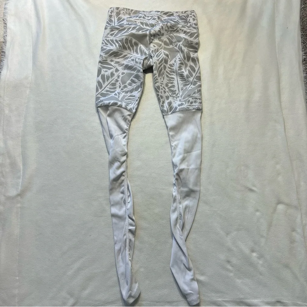 Alo yoga goddess leggings grey Small Palm leaves tropical